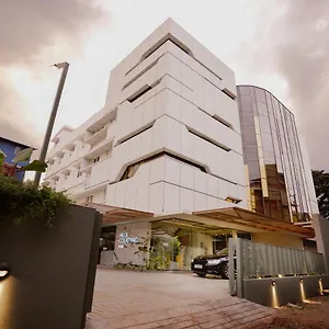 Hotel Hilux Courtyard Palakkad